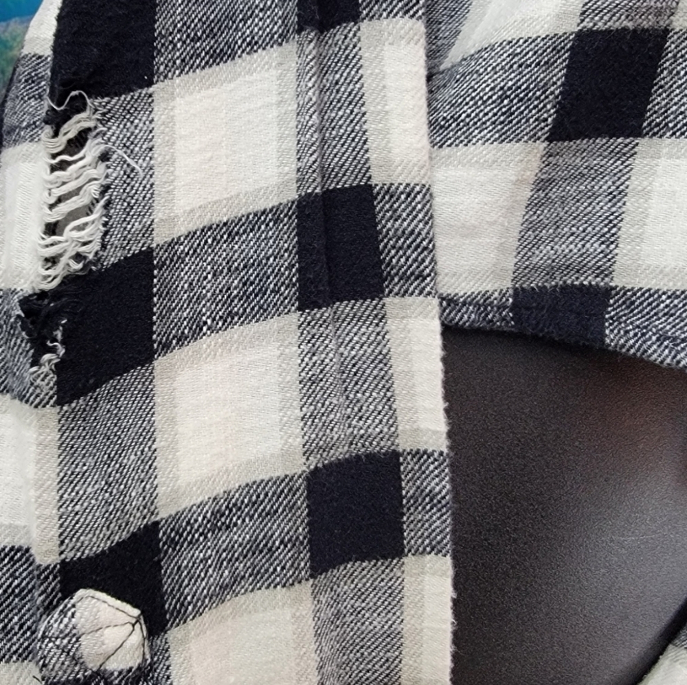 American Eagle women's flannel midrift hooded button-up shirt in size medium. - Picture 8 of 10